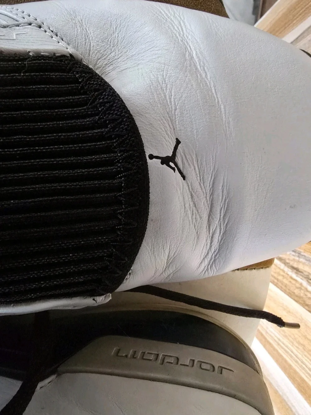 Y2k Air Jordan Men’s High-Top Basketball Sneakers in White and Black 2002